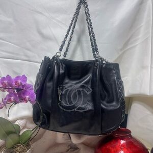 CHANEL Black Shoulder Bag with Chain Straps